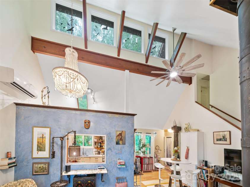 278 Mount View Drive, Burnsville, NC 28714.  MLS# CAR4259285, YatesRealty ID 18673. Main Level Living Room