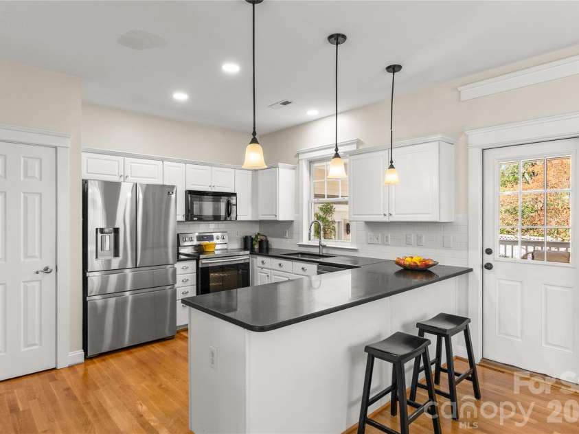 8325 Strandhill Road, Huntersville, NC 28078.  MLS# CAR4354454, YatesRealty ID 18673. Beautifully updated Kitchen