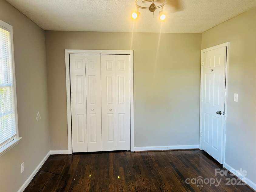 3701 Tipperary Place, Charlotte, NC 28215.  MLS# CAR4255972, YatesRealty ID 18674. 