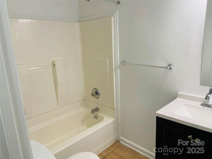 3701 Tipperary Place, Charlotte, NC 28215.  MLS# CAR4255972, YatesRealty ID 18674. 