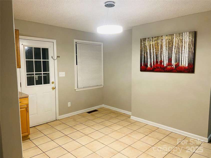 3701 Tipperary Place, Charlotte, NC 28215.  MLS# CAR4255972, YatesRealty ID 18674. 