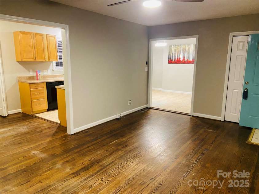 3701 Tipperary Place, Charlotte, NC 28215.  MLS# CAR4255972, YatesRealty ID 18674. 