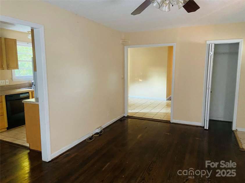 3701 Tipperary Place, Charlotte, NC 28215.  MLS# CAR4255972, YatesRealty ID 18674. 