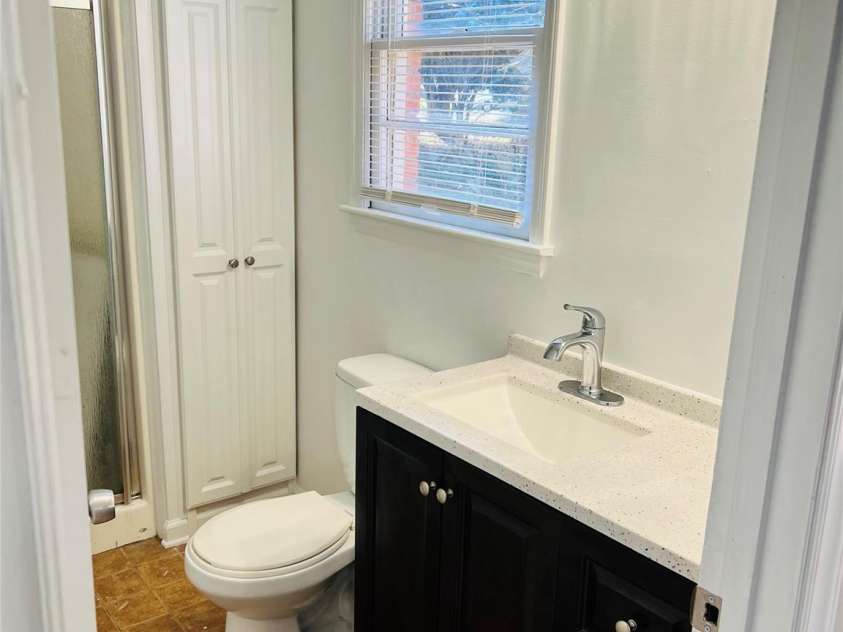 3701 Tipperary Place, Charlotte, NC 28215.  MLS# CAR4255972, YatesRealty ID 18674. 