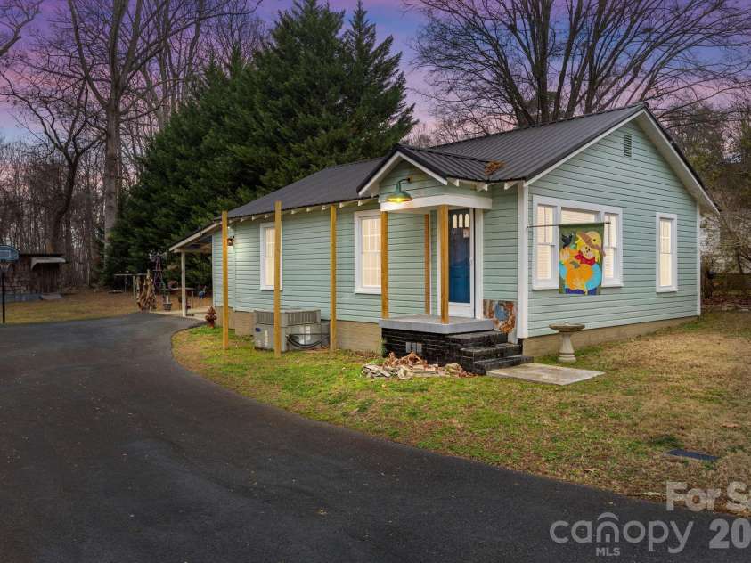 233 Pethel Street, Kannapolis, NC 28081.  MLS# CAR4319535, YatesRealty ID 18675. 