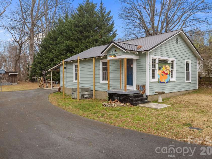 233 Pethel Street, Kannapolis, NC 28081.  MLS# CAR4319535, YatesRealty ID 18675. 