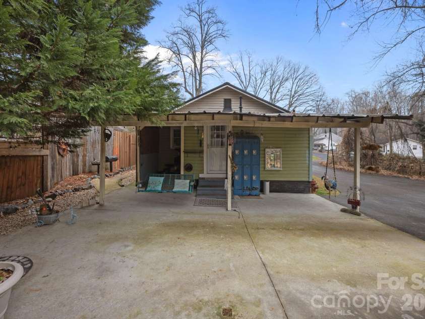 233 Pethel Street, Kannapolis, NC 28081.  MLS# CAR4319535, YatesRealty ID 18675. 