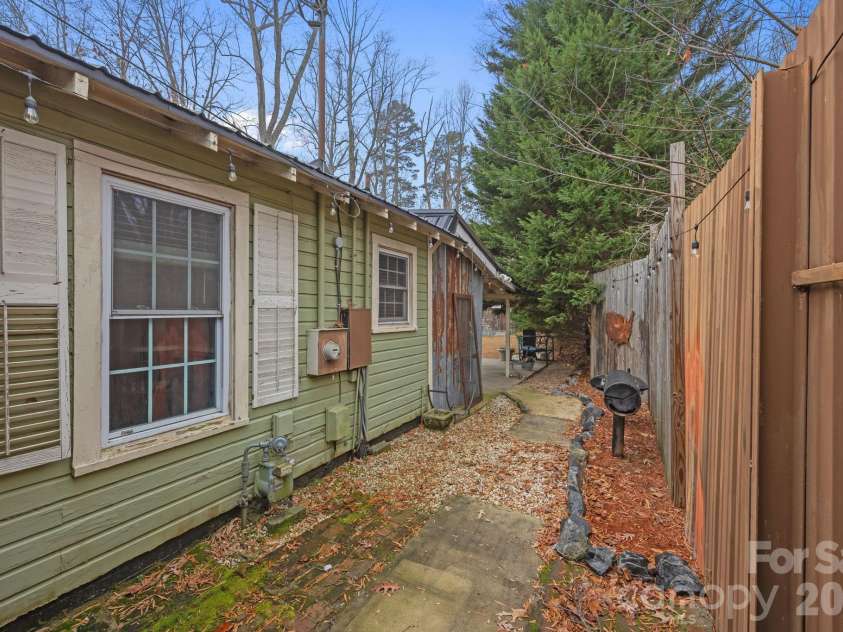 233 Pethel Street, Kannapolis, NC 28081.  MLS# CAR4319535, YatesRealty ID 18675. 