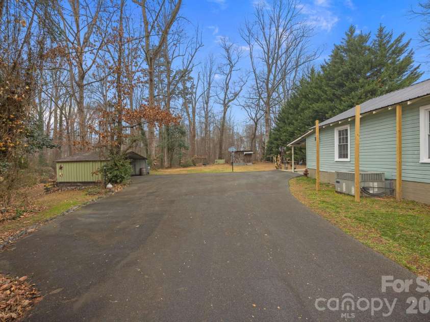 233 Pethel Street, Kannapolis, NC 28081.  MLS# CAR4319535, YatesRealty ID 18675. 