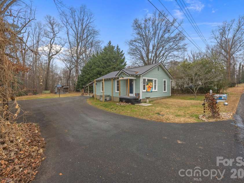 233 Pethel Street, Kannapolis, NC 28081.  MLS# CAR4319535, YatesRealty ID 18675. 