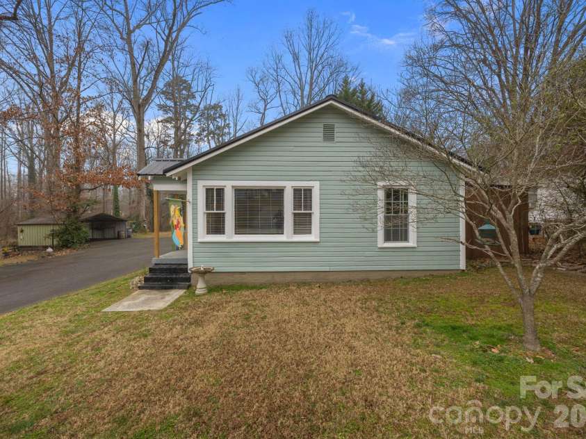 233 Pethel Street, Kannapolis, NC 28081.  MLS# CAR4319535, YatesRealty ID 18675. 