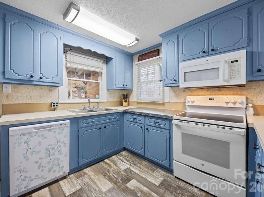 233 Pethel Street, Kannapolis, NC 28081.  MLS# CAR4319535, YatesRealty ID 18675. 