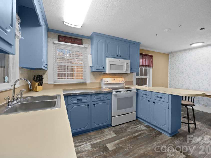 233 Pethel Street, Kannapolis, NC 28081.  MLS# CAR4319535, YatesRealty ID 18675. 
