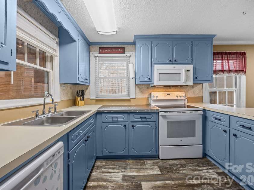 233 Pethel Street, Kannapolis, NC 28081.  MLS# CAR4319535, YatesRealty ID 18675. 