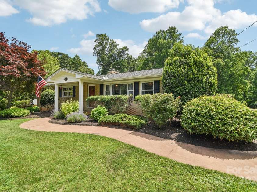 350 Pritchard Road, Candler, NC 28715.  MLS# CAR4268316, YatesRealty ID 18675. 