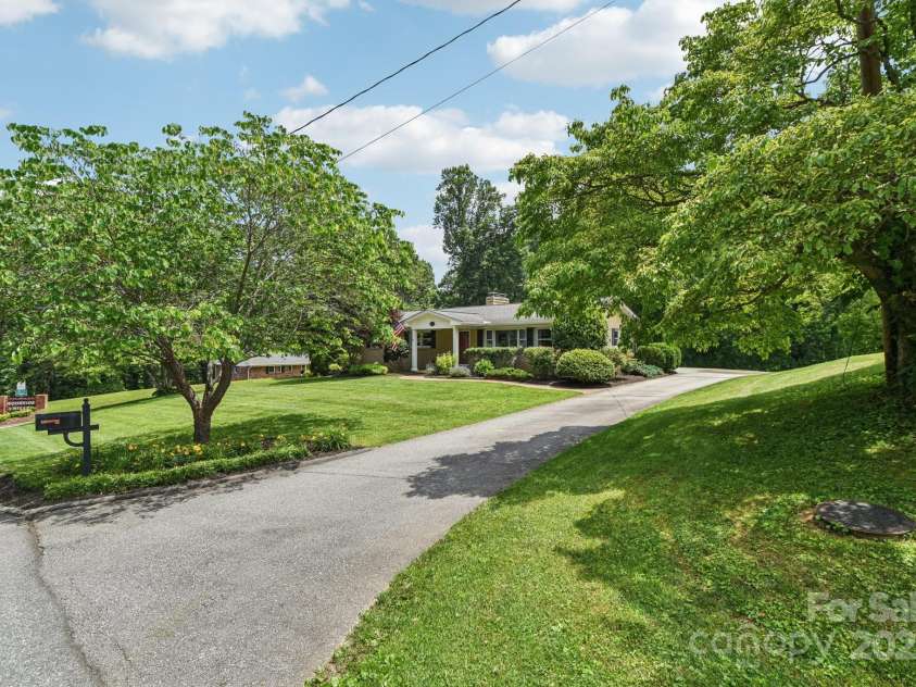 350 Pritchard Road, Candler, NC 28715.  MLS# CAR4268316, YatesRealty ID 18675. 