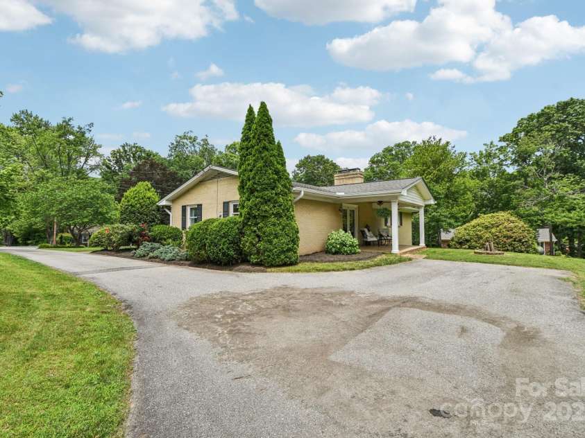 350 Pritchard Road, Candler, NC 28715.  MLS# CAR4268316, YatesRealty ID 18675. 