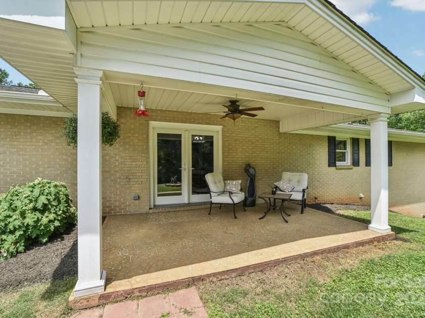 350 Pritchard Road, Candler, NC 28715.  MLS# CAR4268316, YatesRealty ID 18675. 