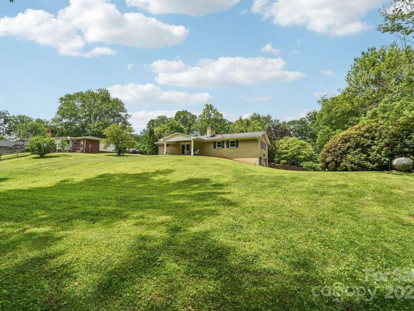 350 Pritchard Road, Candler, NC 28715.  MLS# CAR4268316, YatesRealty ID 18675. 