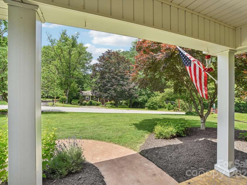350 Pritchard Road, Candler, NC 28715.  MLS# CAR4268316, YatesRealty ID 18675. 