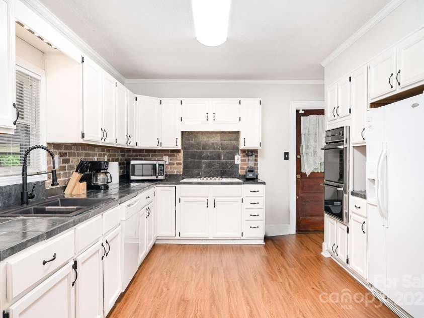 1107 Fairfield Drive, Gastonia, NC 28054.  MLS# CAR4268729, YatesRealty ID 18676. 