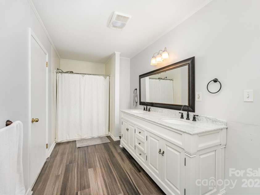 1107 Fairfield Drive, Gastonia, NC 28054.  MLS# CAR4268729, YatesRealty ID 18676. 