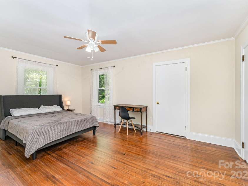 1107 Fairfield Drive, Gastonia, NC 28054.  MLS# CAR4268729, YatesRealty ID 18676. 