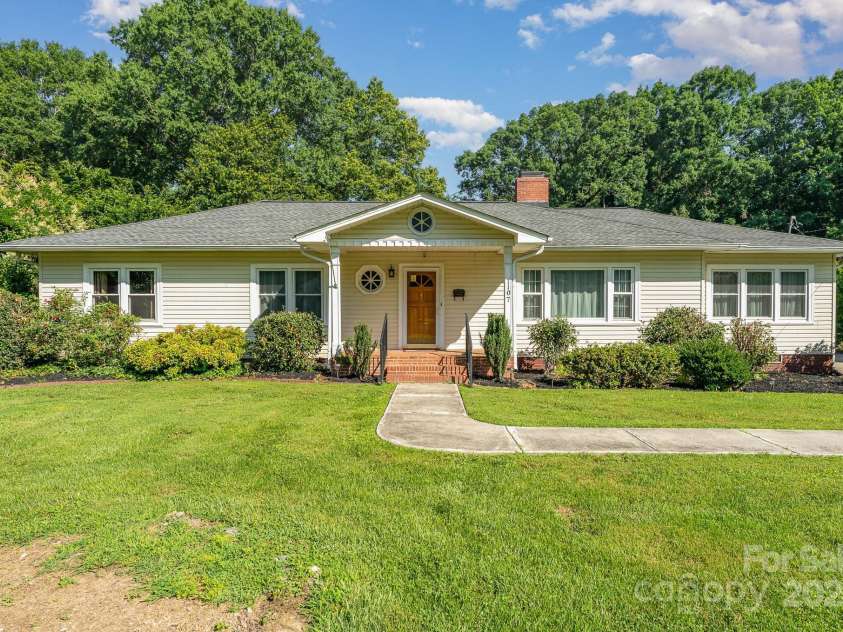 1107 Fairfield Drive, Gastonia, NC 28054.  MLS# CAR4268729, YatesRealty ID 18676. 