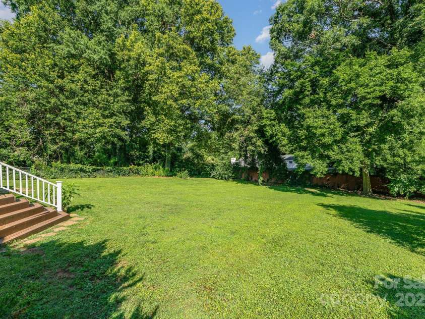 1107 Fairfield Drive, Gastonia, NC 28054.  MLS# CAR4268729, YatesRealty ID 18676. 
