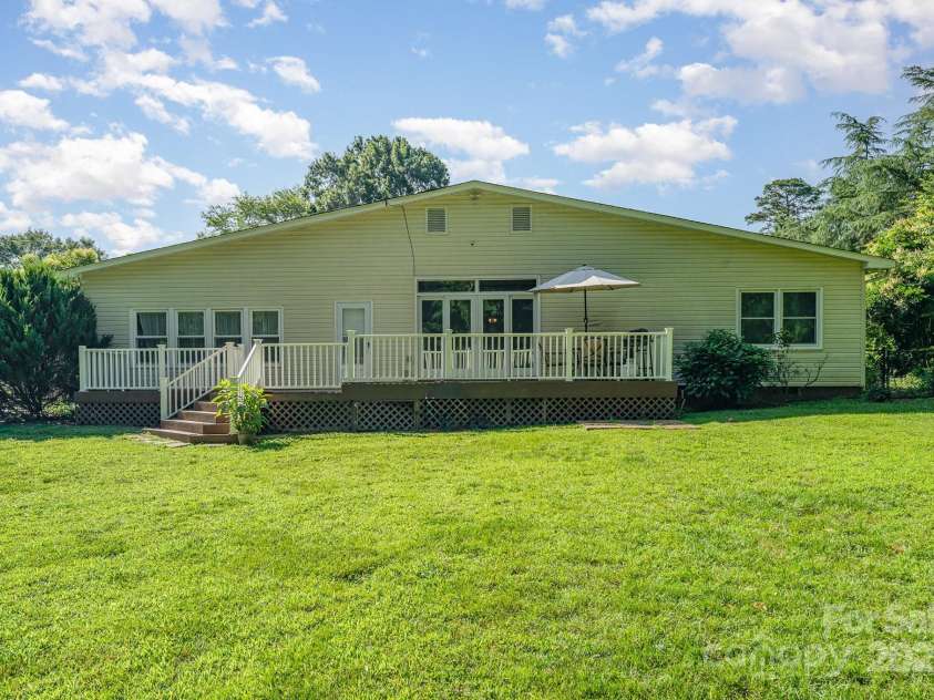 1107 Fairfield Drive, Gastonia, NC 28054.  MLS# CAR4268729, YatesRealty ID 18676. 