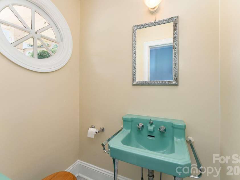 1107 Fairfield Drive, Gastonia, NC 28054.  MLS# CAR4334227, YatesRealty ID 18676. 