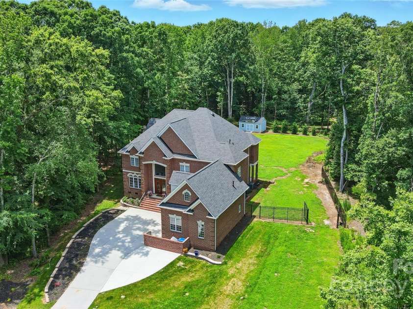 3324 Greenhurst Drive, Weddington, NC 28104.  MLS# CAR4266601, YatesRealty ID 18677. 