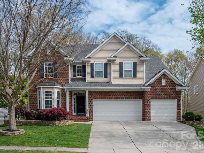 8028 Penman Springs Drive, Waxhaw, NC 28173.  MLS# CAR4364324, YatesRealty ID 18677. 