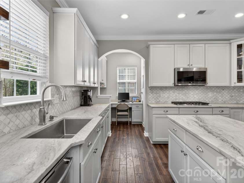 8028 Penman Springs Drive, Waxhaw, NC 28173.  MLS# CAR4364324, YatesRealty ID 18677. 