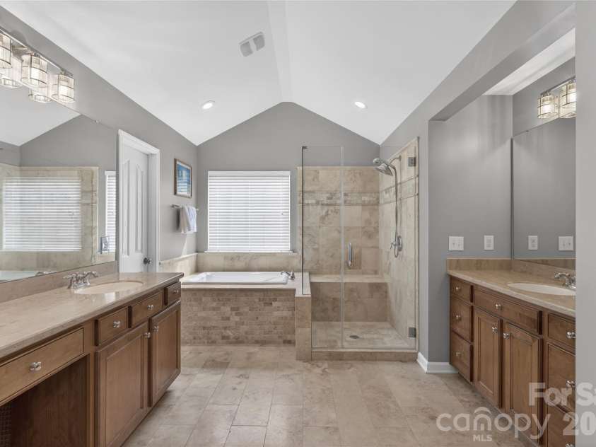 8028 Penman Springs Drive, Waxhaw, NC 28173.  MLS# CAR4364324, YatesRealty ID 18677. 