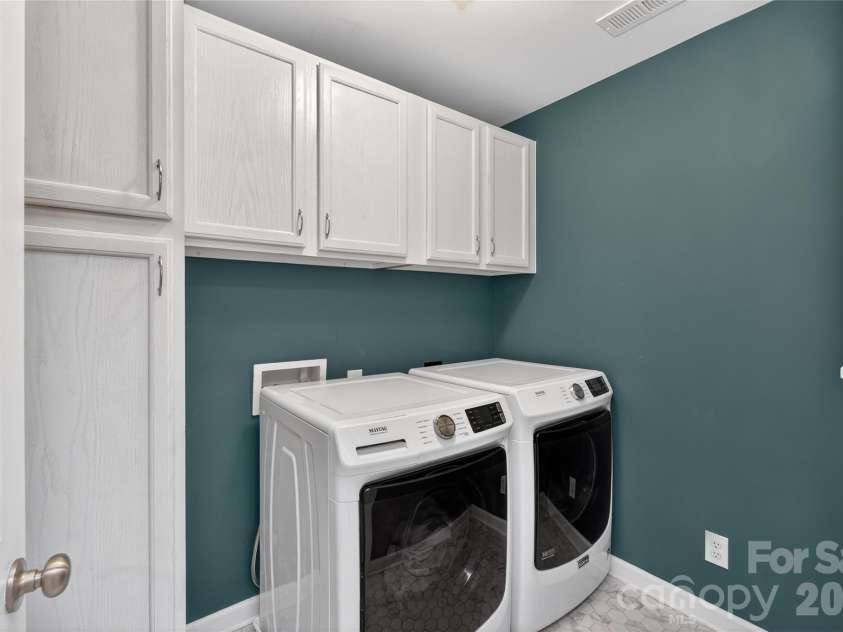 8028 Penman Springs Drive, Waxhaw, NC 28173.  MLS# CAR4364324, YatesRealty ID 18677. 