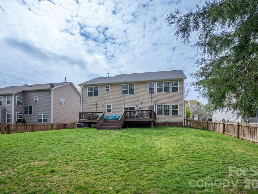 8028 Penman Springs Drive, Waxhaw, NC 28173.  MLS# CAR4364324, YatesRealty ID 18677. 
