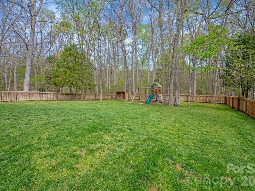 8028 Penman Springs Drive, Waxhaw, NC 28173.  MLS# CAR4364324, YatesRealty ID 18677. 