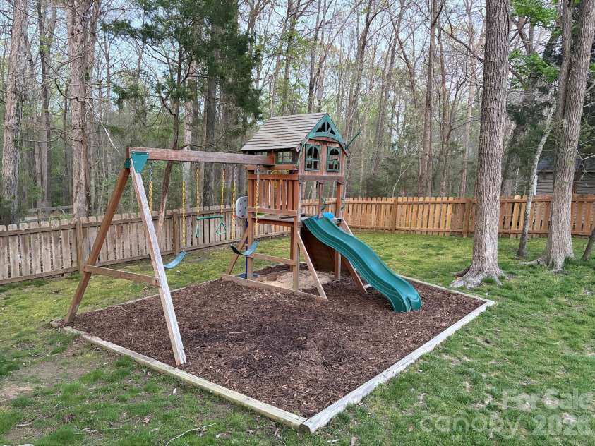 8028 Penman Springs Drive, Waxhaw, NC 28173.  MLS# CAR4364324, YatesRealty ID 18677. 