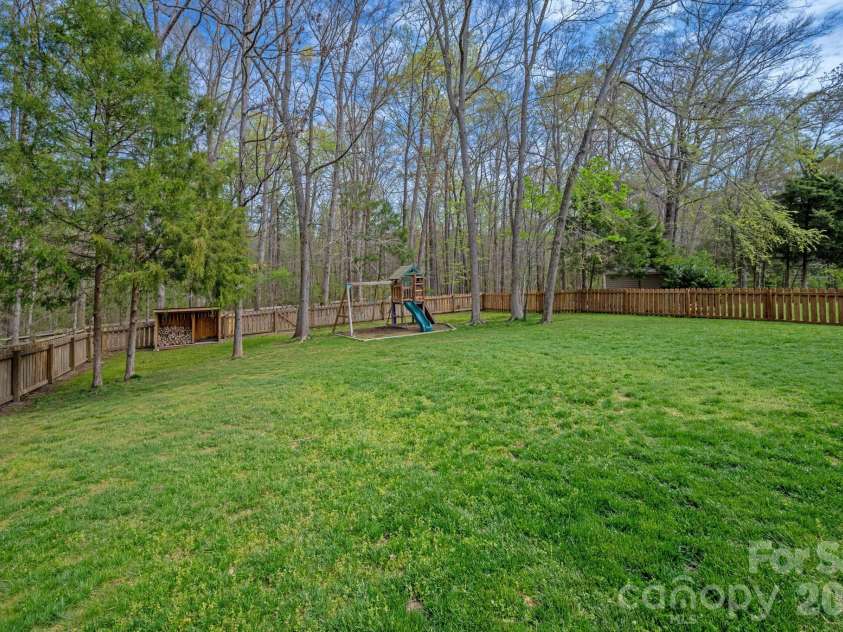 8028 Penman Springs Drive, Waxhaw, NC 28173.  MLS# CAR4364324, YatesRealty ID 18677. 