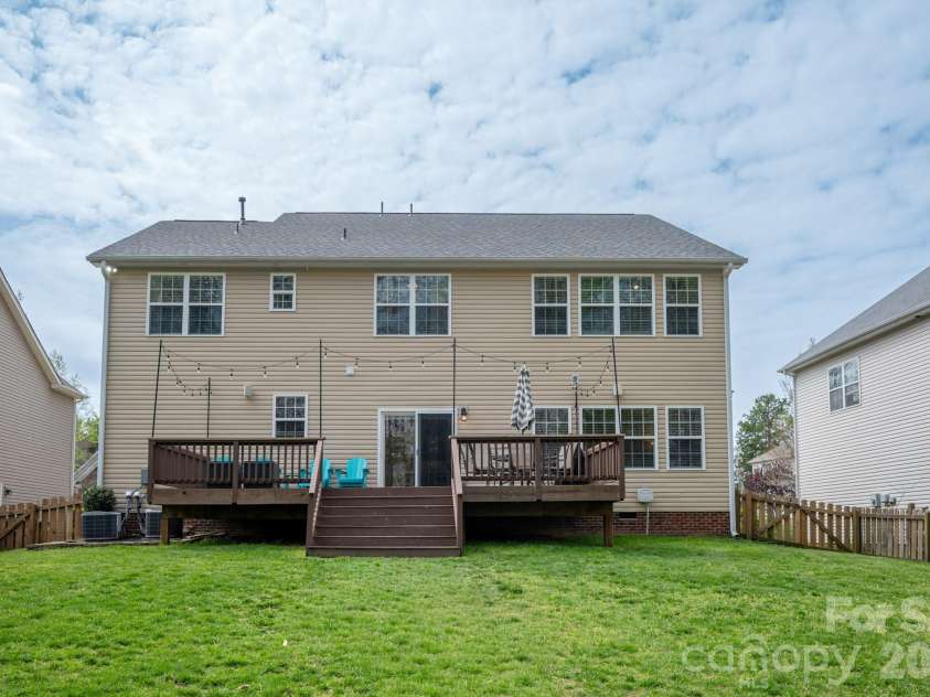 8028 Penman Springs Drive, Waxhaw, NC 28173.  MLS# CAR4364324, YatesRealty ID 18677. 