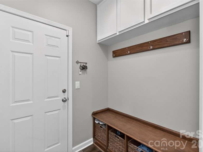8028 Penman Springs Drive, Waxhaw, NC 28173.  MLS# CAR4364324, YatesRealty ID 18677. Drop zone 