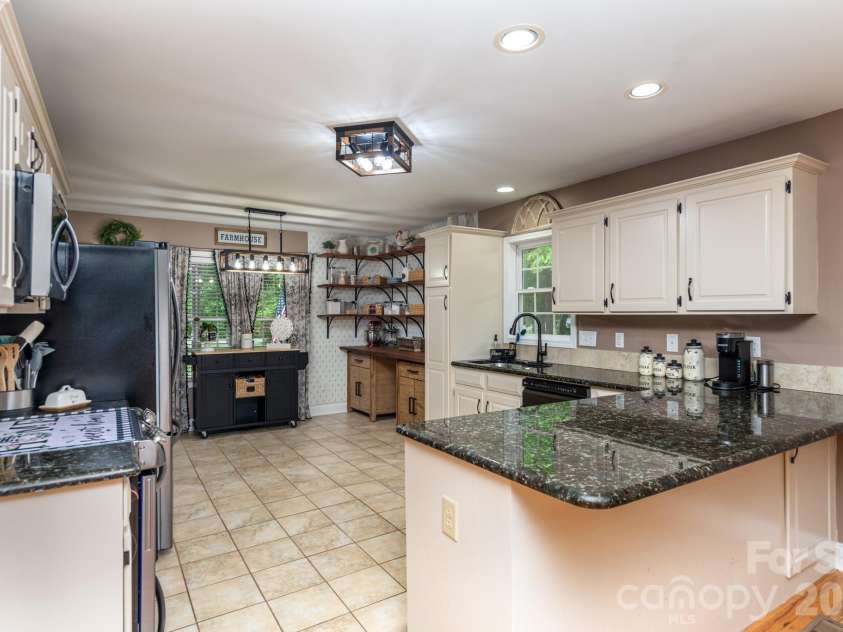 1091 ROLLINGWOOD Drive, Claremont, NC 28610.  MLS# CAR4374455, YatesRealty ID 18678. 