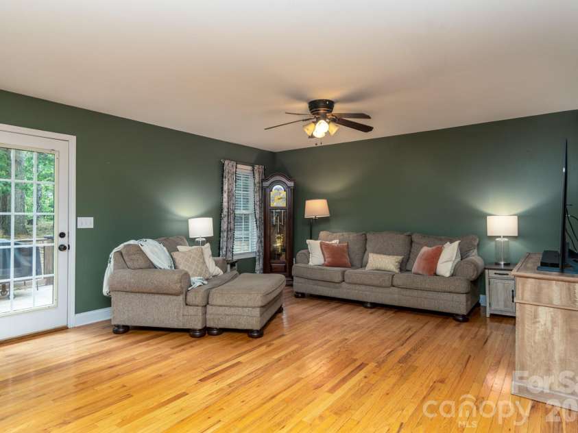 1091 ROLLINGWOOD Drive, Claremont, NC 28610.  MLS# CAR4374455, YatesRealty ID 18678. 