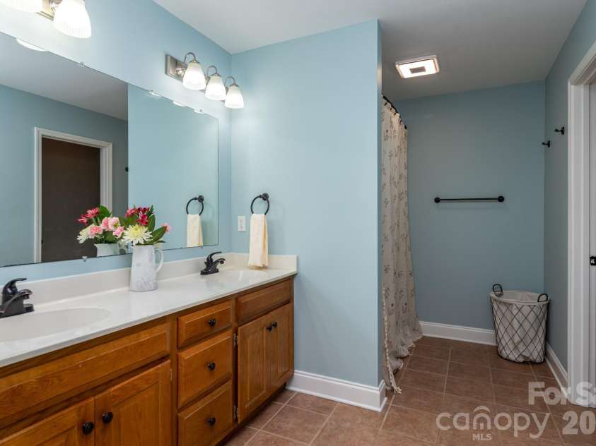 1091 ROLLINGWOOD Drive, Claremont, NC 28610.  MLS# CAR4374455, YatesRealty ID 18678. 