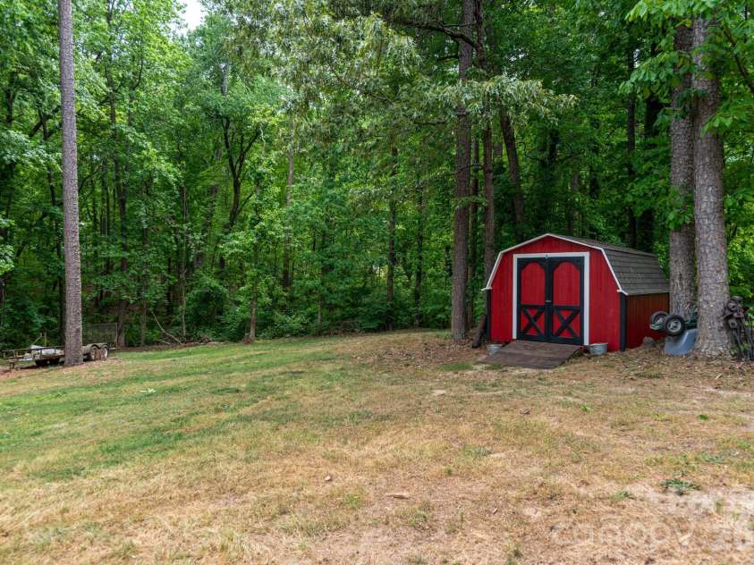 1091 ROLLINGWOOD Drive, Claremont, NC 28610.  MLS# CAR4374455, YatesRealty ID 18678. 