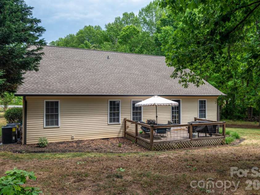 1091 ROLLINGWOOD Drive, Claremont, NC 28610.  MLS# CAR4374455, YatesRealty ID 18678. 
