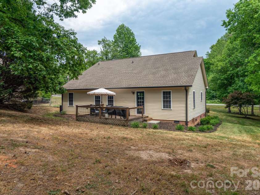 1091 ROLLINGWOOD Drive, Claremont, NC 28610.  MLS# CAR4374455, YatesRealty ID 18678. 