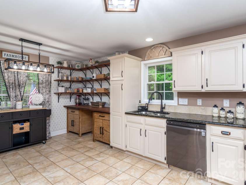 1091 ROLLINGWOOD Drive, Claremont, NC 28610.  MLS# CAR4374455, YatesRealty ID 18678. Kitchen