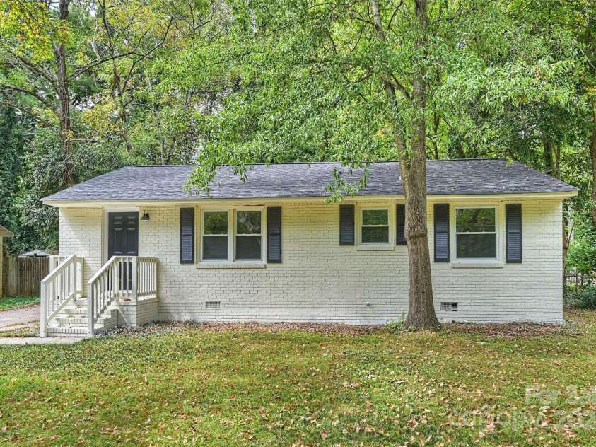1709 Masonic Drive, Charlotte, NC 28205.  MLS# CAR4306765, YatesRealty ID 18678. 